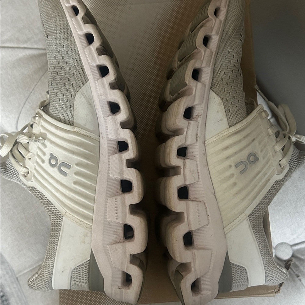 On shoes - Picture 7 of 10